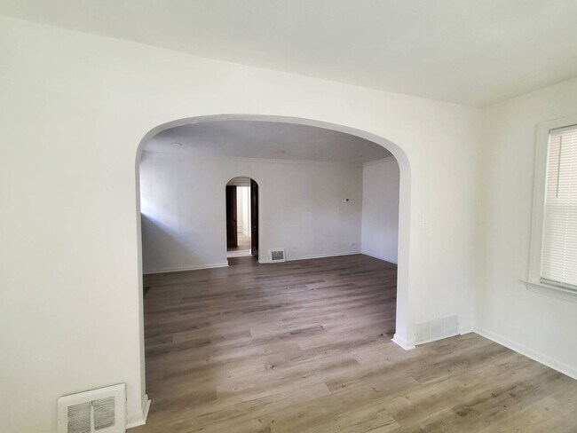 Building Photo - 13407 Puritas Ave