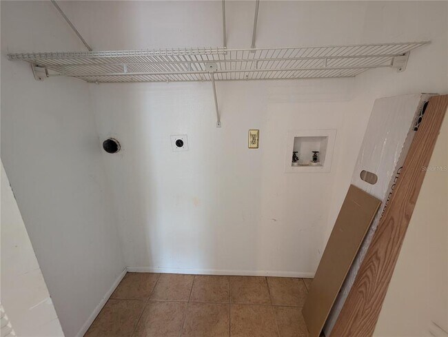 Building Photo - 1130 Dover Ct