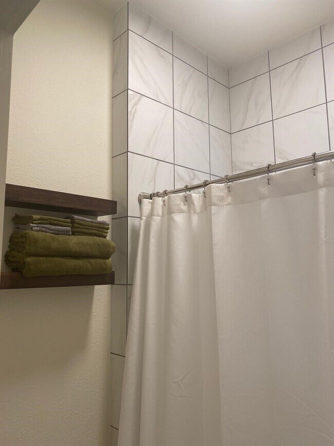 Building Photo - 2708 Winbern St