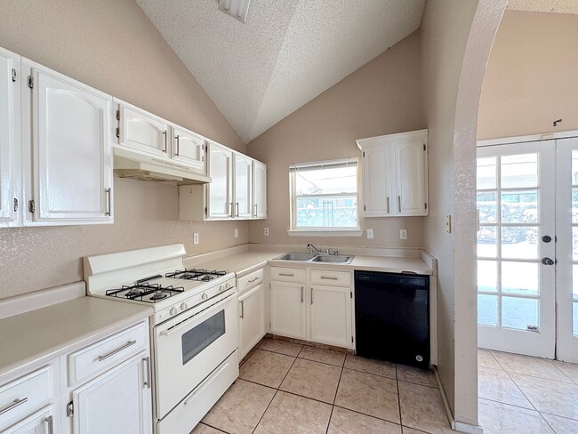 Building Photo - Northeast El Paso 3 Bed/2 Bath