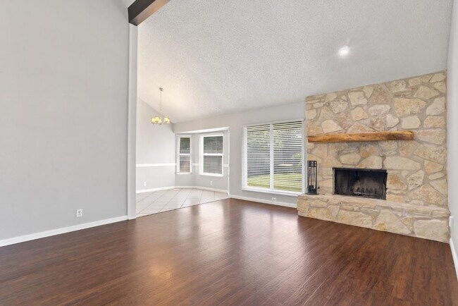 Building Photo - 302 Splitrock