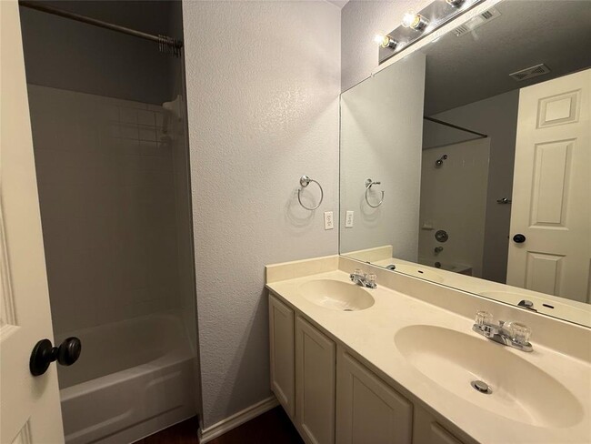 Building Photo - 14704 Noya Dr