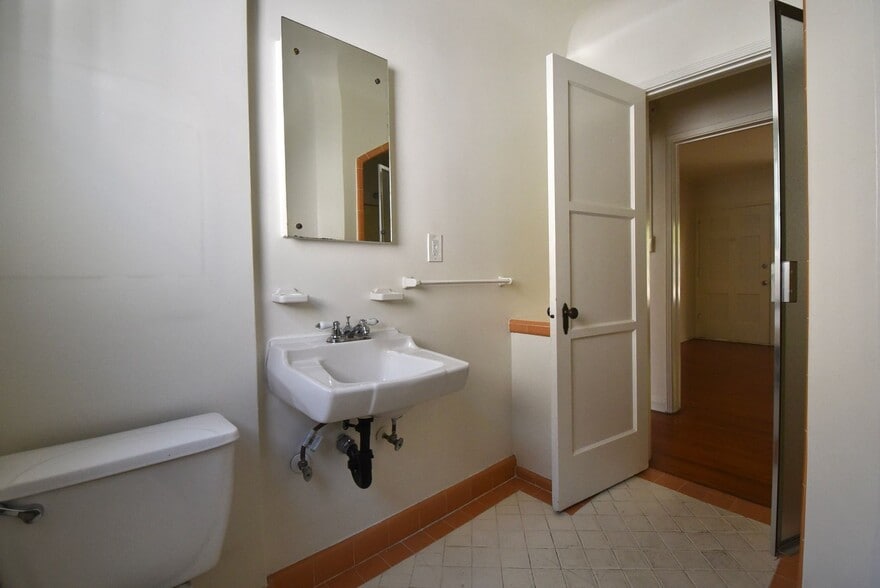 Building Photo - 4224 Los Feliz Blvd