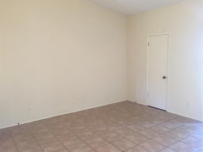 Building Photo - 630 Maiden Ln