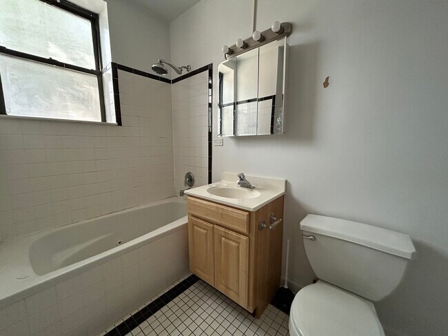 Building Photo - 3700 N Sheffield-G
