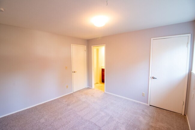 Building Photo - 5Bd/2.5Ba Redmond Home