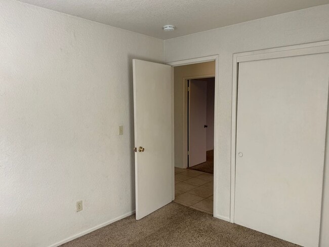 Building Photo - MON390