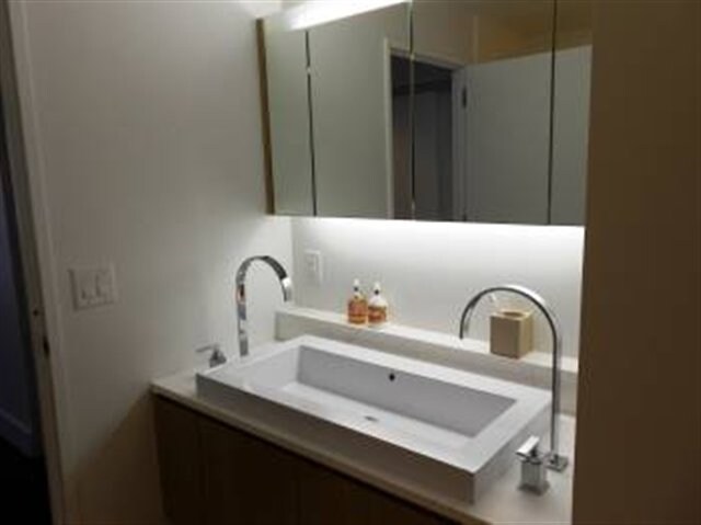 Building Photo - 77 Hudson St