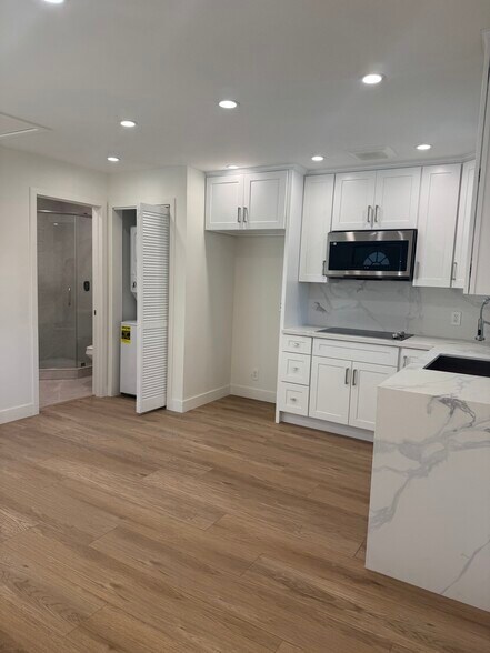 Building Photo - 9809 Creemore Dr