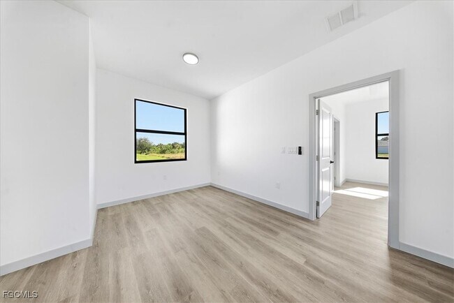 Building Photo - 1024 Halby Ave S