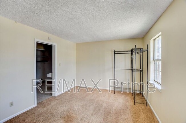 Building Photo - 4705 White Tail Ct