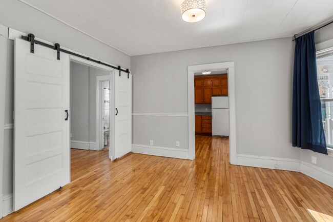 Building Photo - 1123 5th St NE