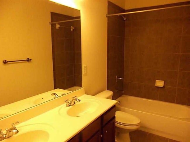 Building Photo - 4920 Hastings Terrace