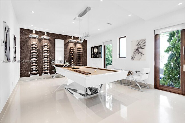 Building Photo - 3009 Pine Tree Dr