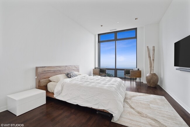 Building Photo - 65 E Monroe St