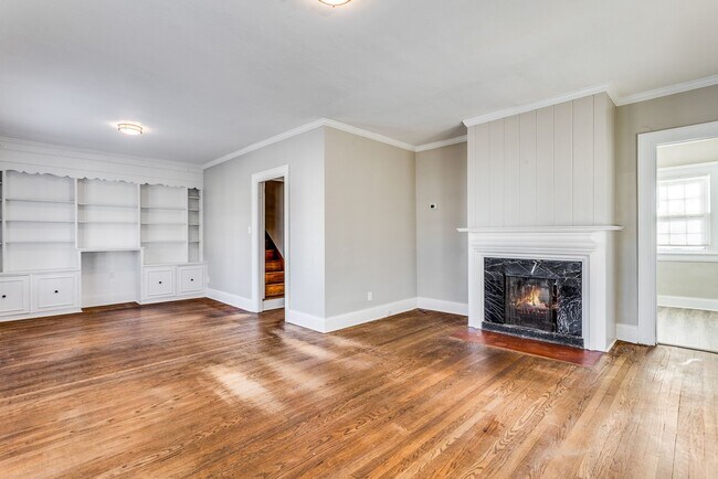 Building Photo - Charming 3BR in College Hill – Pet Friendly & Move-In Ready!