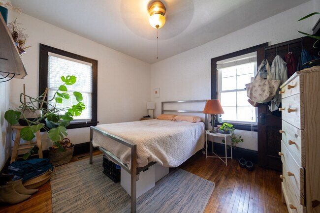 Building Photo - 817 Central Ave W