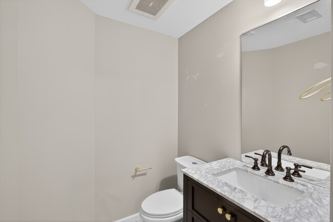 Building Photo - 1390 Kenyon St NW