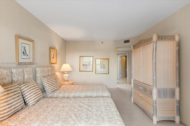 Building Photo - 2000 Island Blvd