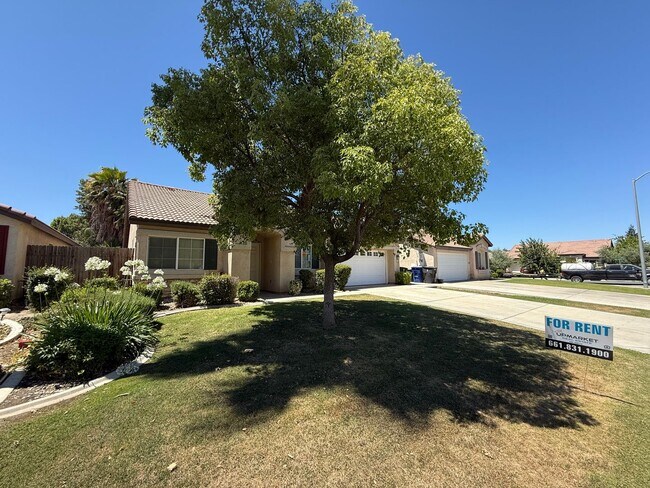 Primary Photo - Spacious 4-Bedroom Home in Southwest Baker...