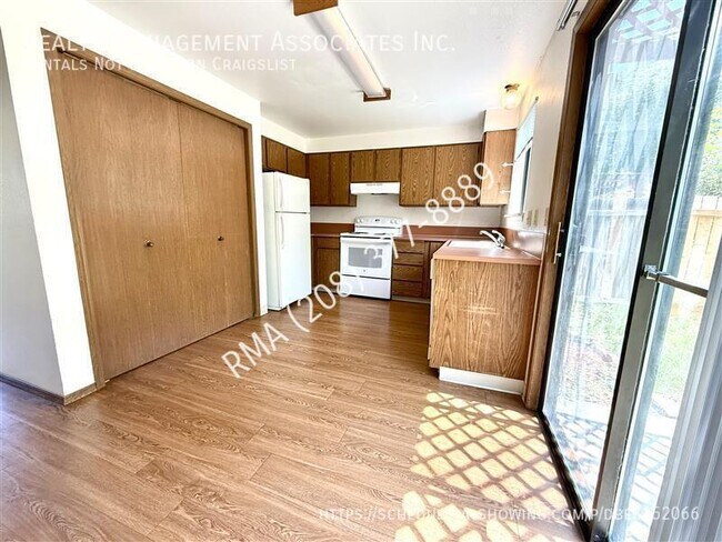 Building Photo - 4319 W Rose Hl St