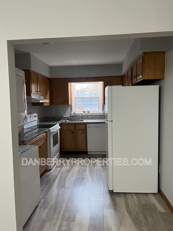 Building Photo - 4126 Newcastle Dr