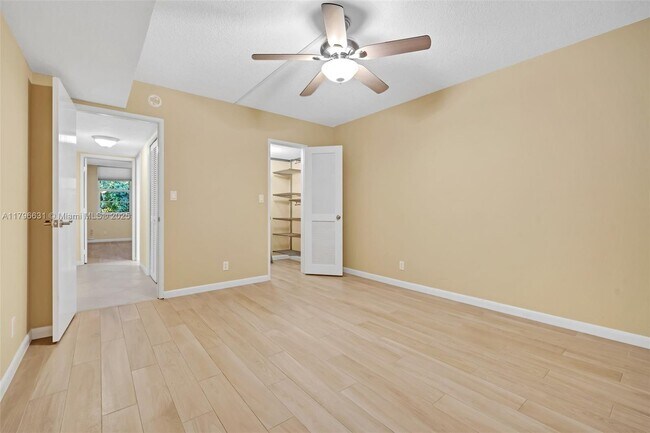 Building Photo - 933 Cypress Grove Dr