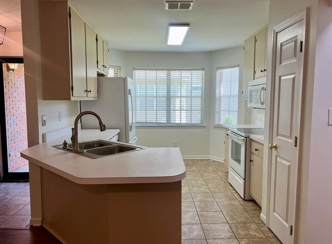 Building Photo - 134 Covington Pl