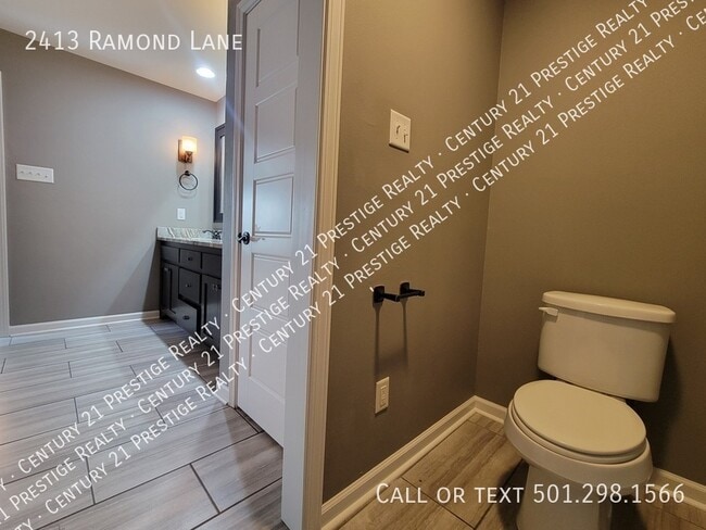 Building Photo - 2413 Ramond Ln