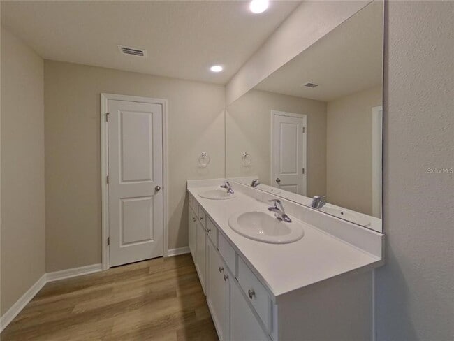 Building Photo - 10734 Hidden Banks Gln