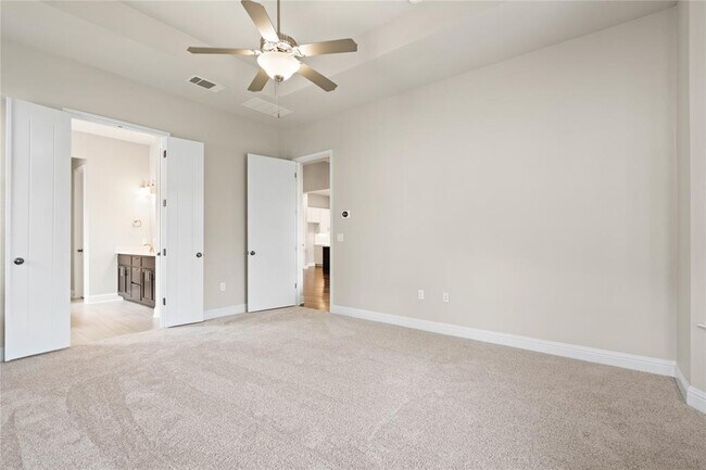 Building Photo - 5009 Mandevilla Dr