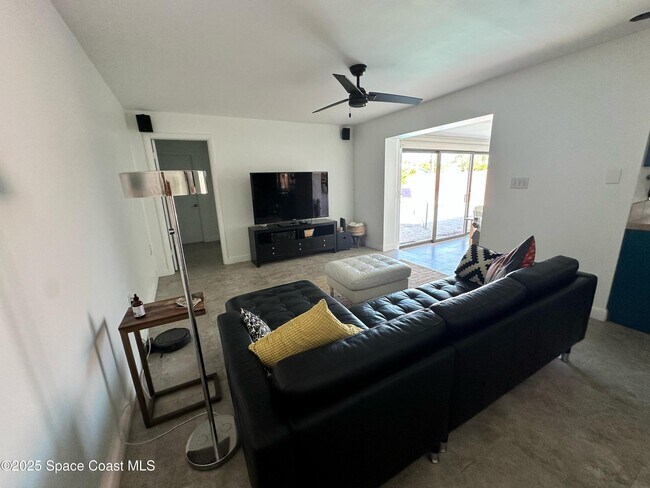 Building Photo - 302 W Osceola Ln