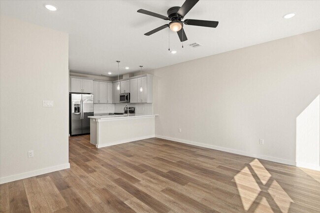 Building Photo - 593 Galt Dr