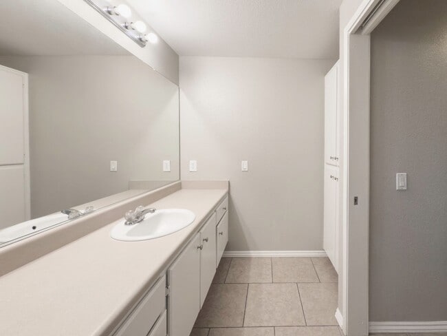 Building Photo - Condo in South Temecula