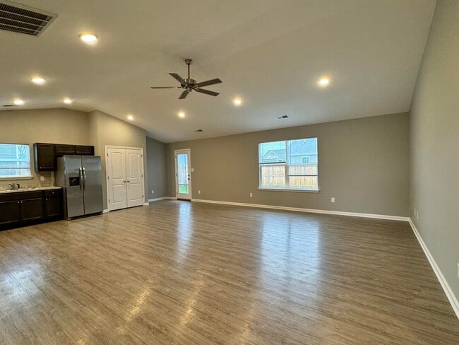 Building Photo - 401 Skaggs Blvd