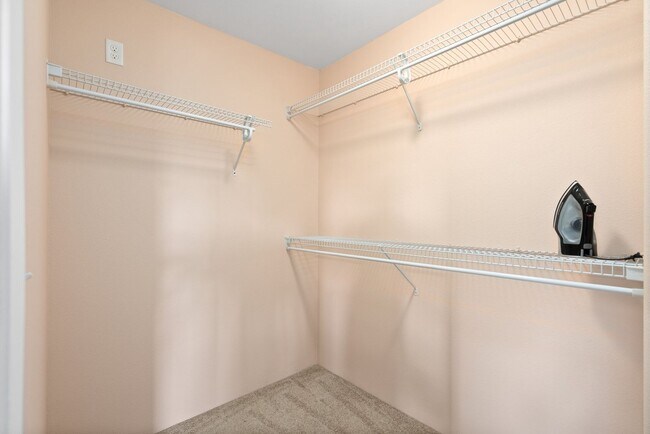 Building Photo - Welcome to this bright and inviting 3 bedroom