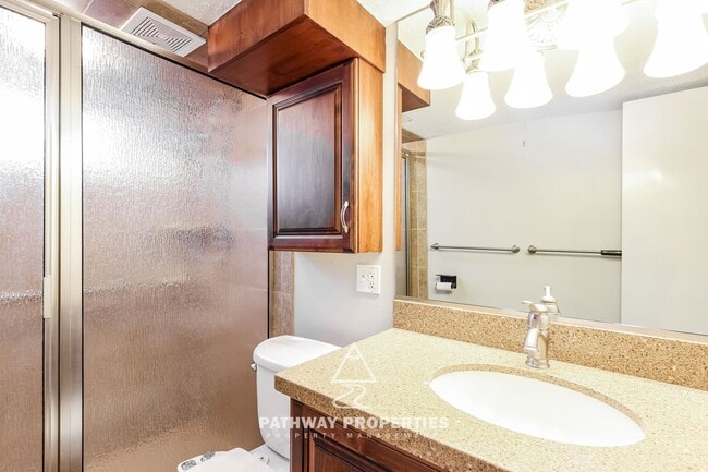 Building Photo - Well-Maintained 4 Bed / 2 Bath Single-Family Home with Separate Mother-In-Law Apartment – South S...