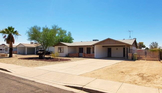 Building Photo - NICE OPEN HOME READY TO RENT!