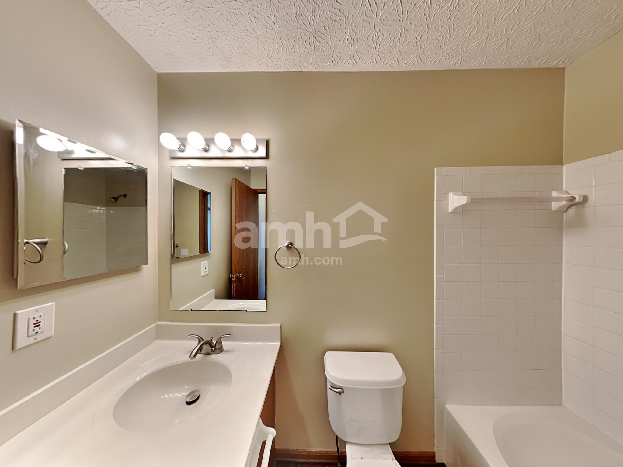 Building Photo - 7337 Kenmare Dr