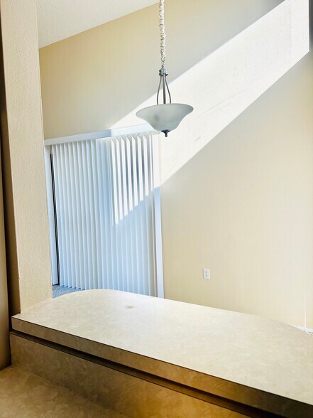 Building Photo - 2208 Bahia Vista St