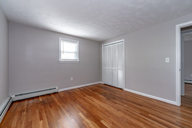 Building Photo - 14 Alaimo Dr