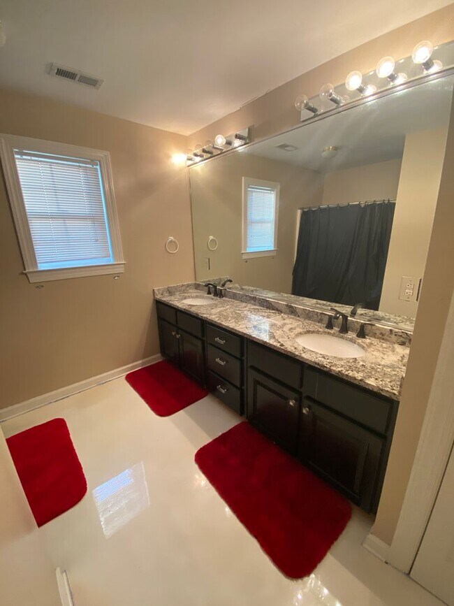 Building Photo - Beautiful Brick Home for Rent – Spacious, Bright & Welcoming