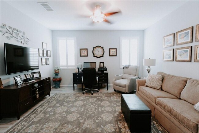 Building Photo - Single Story Home with Lush Backyard! Comi...