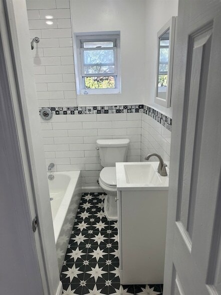 Building Photo - 340 2nd St