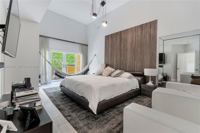 Building Photo - 18460 NE 30th Ave