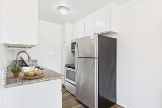 Building Photo - Gilmore  Apartments Van Nuys