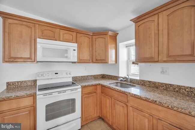 Building Photo - 3151 Richmond St