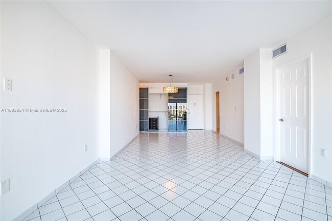Building Photo - 500 Bayview Dr