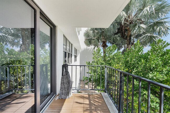 Building Photo - 10101 E Bay Harbor Dr