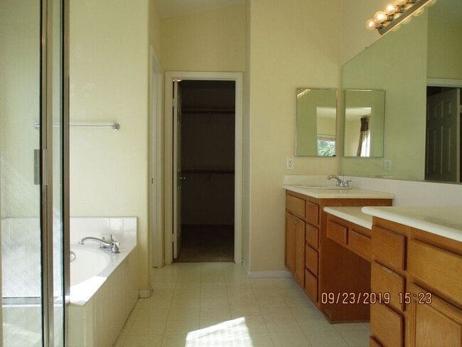 Building Photo - 31419 Orchard Ln